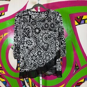 NWT, Allison Daley, Black and White Asymmetrical 3/4 Sleeve Blouse. Size PS.